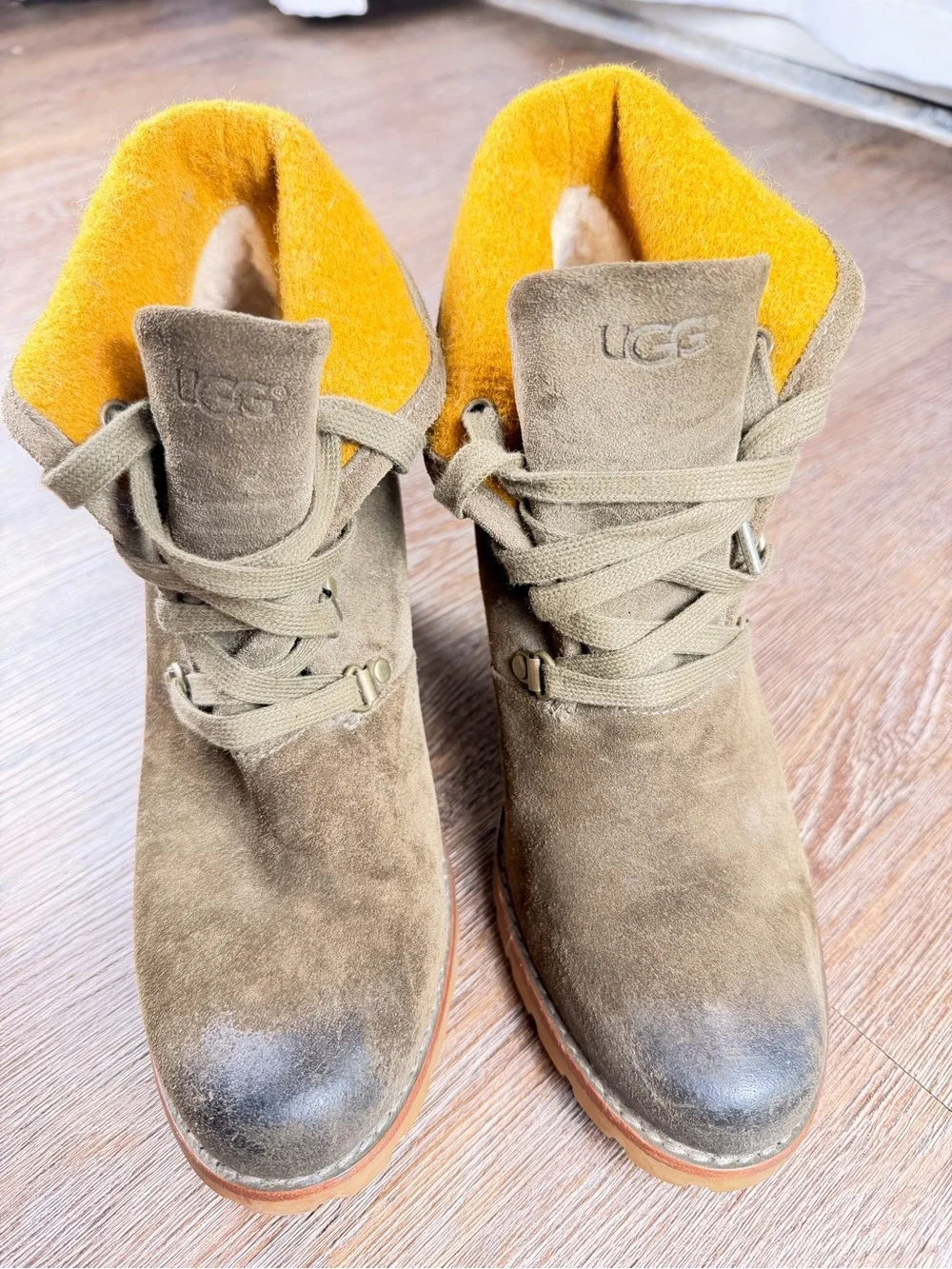 UGG Australia Calynda Suede Lace-Up Heeled Ankle Booties Olive Sheepskin | 9